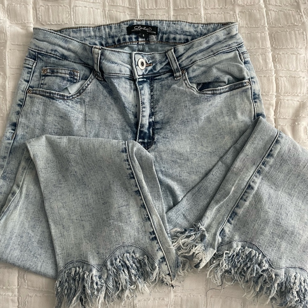 CHARLIE B Light Wash Frayed Hem Cropped Jeans